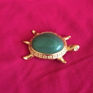 REDUCED! VINTAGE AVON TURTLE PIN WITH JADE STONE